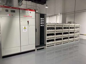 雙對高電池組-高功率-UPS的電壓-其中是電擊的危險