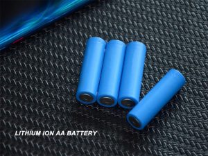 一個aa-電池-提供-1.5V封裝式外殼，直徑14.5毫米，長度50.5毫米