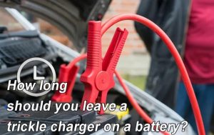 你應(yīng)該把電池上的涓流充電器放置多長(zhǎng)時(shí)間？
