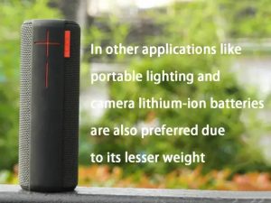 在便攜式照明和相機(jī)等其他應(yīng)用中，鋰離子電池也因其重量較小而受到青睞