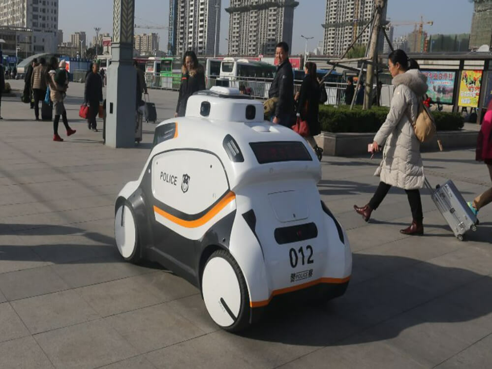 低速無(wú)人巡邏車鋰電池怎么選？