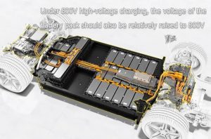 在800V的高電壓下充電，電池組的電壓也應(yīng)相對提高到800V。
